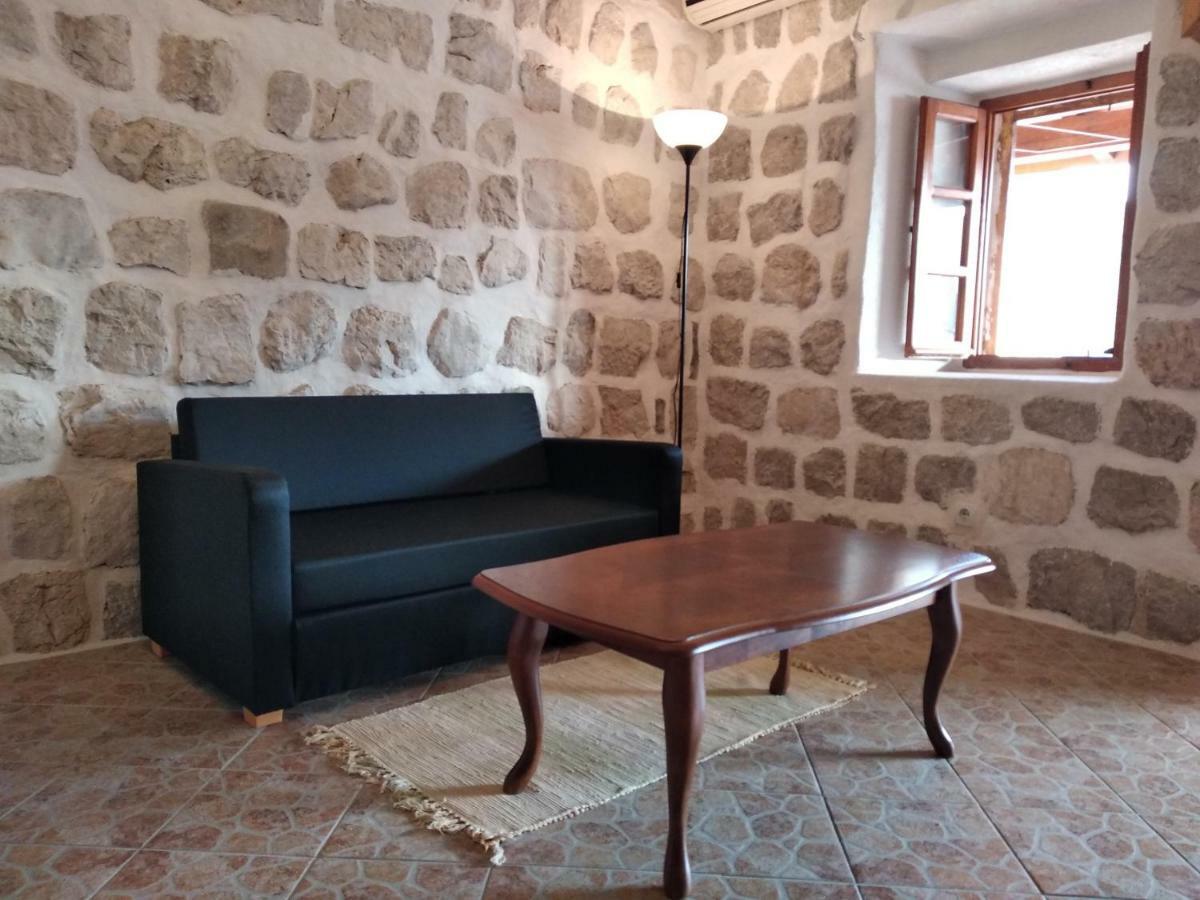 Old House Perast Apartment ภายนอก รูปภาพ